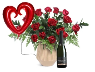 זר ורדים אדומים בשילוב בקבוק קאווה ובלון הליום