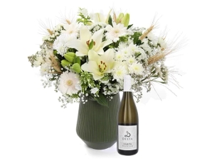 זר פרחים 'אלונה' בשילוב בקבוק יין לבן