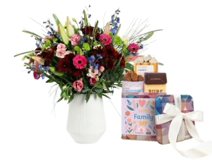 זר עשירוצבעוני בשילובמארז שוקולד מבית מקס ברנר