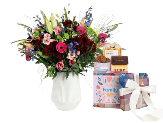 זר עשירוצבעוני בשילובמארז שוקולד מבית מקס ברנר