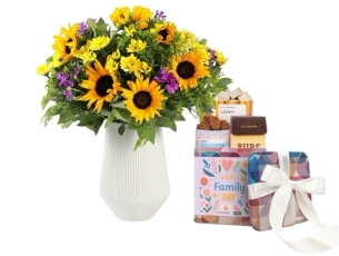 זר פרחי חמניות בשילוב מארז שוקולד מבית מקס ברנר