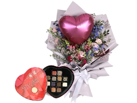 זר לב פורח בגווני ורוד וסגול,בלון לב בשילוב פרליני שוקולד