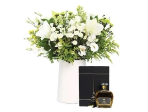 זר פרחים 'אדר' ושמן זית פרימיום 'תווי הלב'