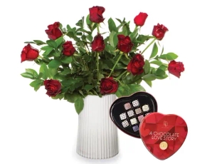 זר ורדים באהבה רגיל ופרליני שוקולד לב