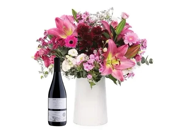 זר פרחים 'שבט' ויין אדום מיקב גוש עציון