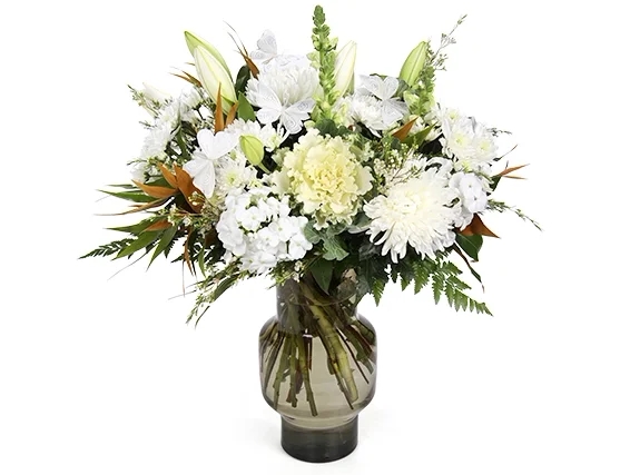 זר פרחים 'שירת האביב' בגווני לבן חגיגי