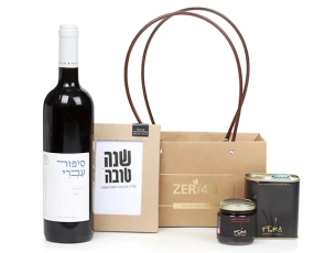 מארז שי לחג : יין אדום, שמן זית וברכות בשקית ממותגת