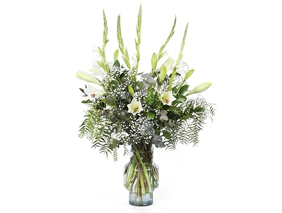 זר פרחים 'אלנה' בגווני לבן, גבוה ומרשים