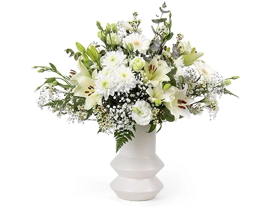 זר פרחים 'לירי' בגווני לבן