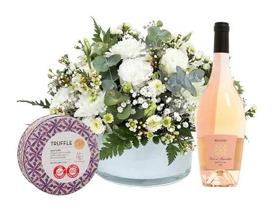 סידור פרחים בכלי בשילוב יין רוזה וטראפלס