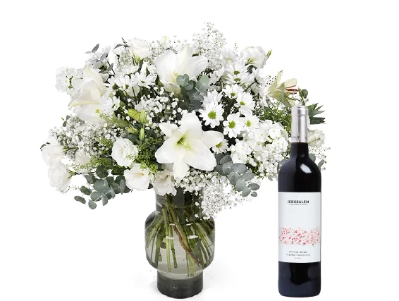 זר פרחים 'טוהר בלבן' בשילוב בקבוק יין אדום מיקבי ירושלים