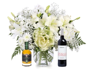 זר פרחים 'אמיליה' בגווני לבן חגיגי, בשילוב שמן זית לימון ובקבוק יין אדום מיקבי ירושלים
