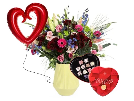 זר פרחים צבעוני בשילוב בלון הליום ופרליני שוקולד