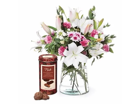 זר פרחים הרמוניה בשילוב שוקולד עם שברי פקאן מבית מקס ברנר