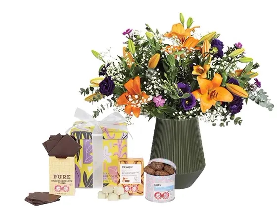 זר חלום כתום גדול ומארז שוקולד 'קוביה של אושר'